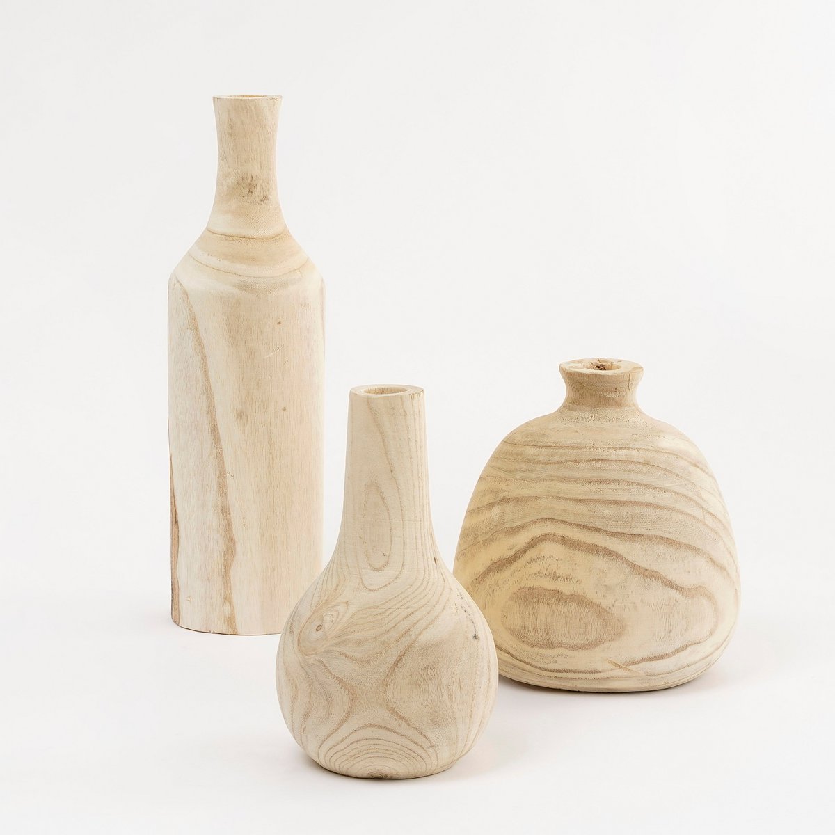 Pia Vase – H28 x Ø16 cm – Paulownia-Holz – Hellbraun